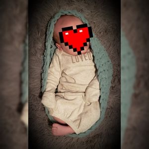 Newborn cocoon photo prop